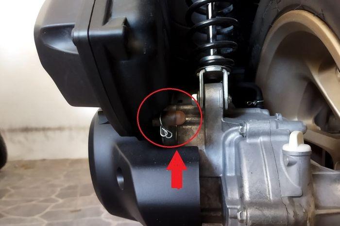 Mengenal Selang Pembuangan Air Boks Filter Udara pada Motor Honda
